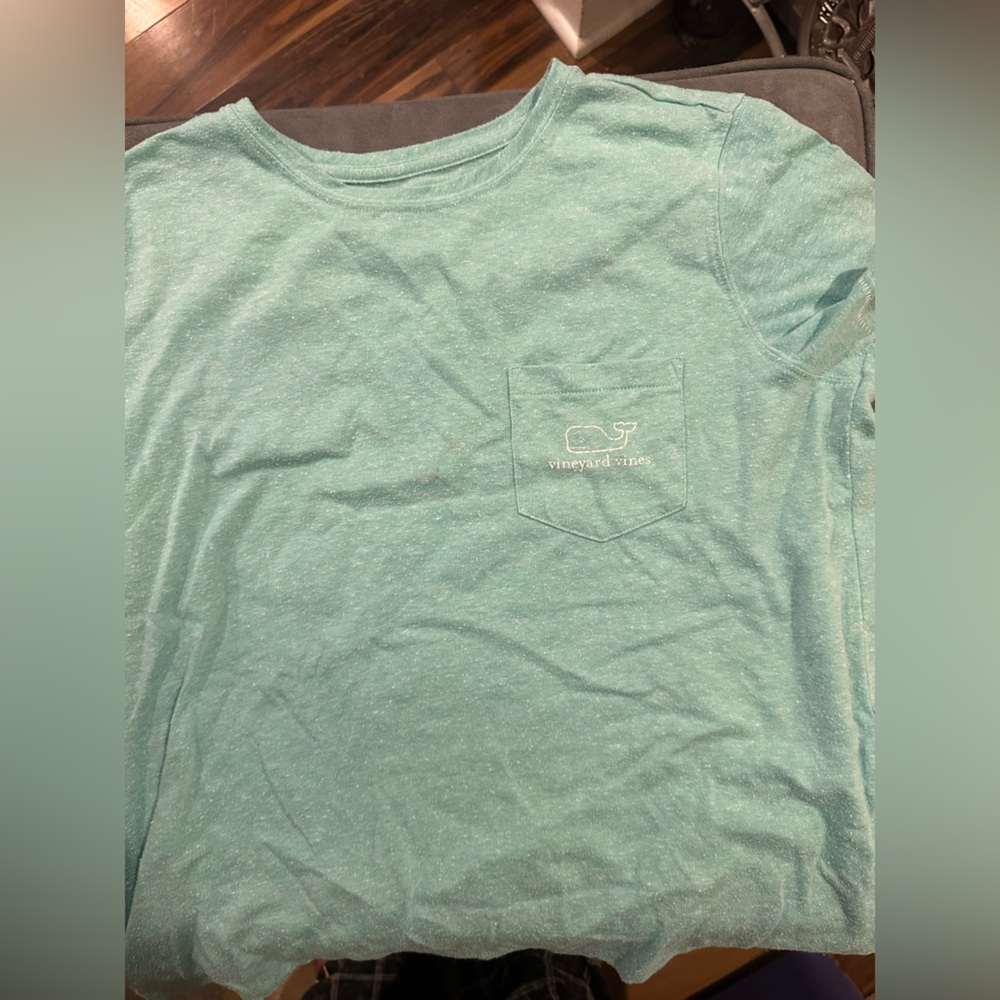 Vineyard vines tee